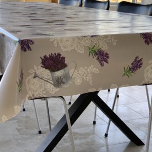 Voksdug grå med lavendel, 140 cm fra textilogvoksdug.dk