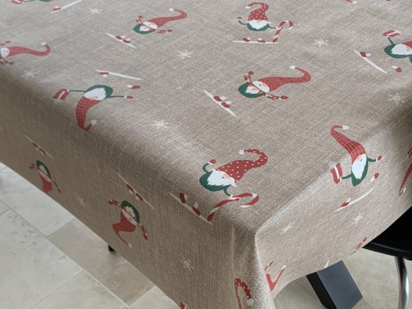 Juleakryl-/tekstildug Hørlook bund med nisser med julepynt og gaver, med antiskrid, 140 cm fra textilogvoksdug.dk