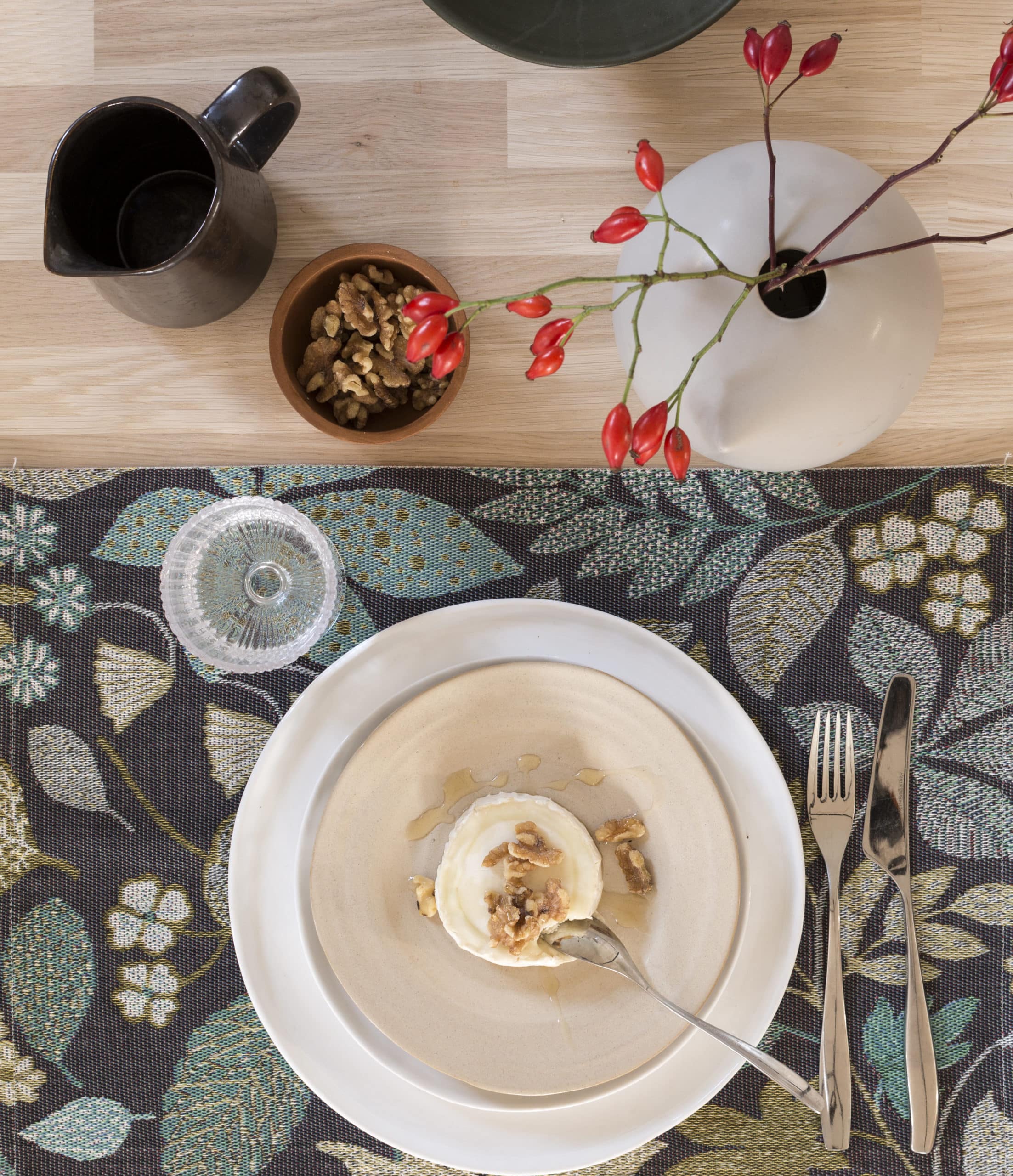 Middelhavet raid deltager Ekelund Dinner for Two med blade i flotte varme farver, Lövsta, 35 x 120 cm  Textilvoksdug
