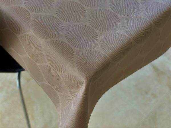 Jacquardvævet Akryl-/tekstildug Beige med ovalt indfarvet mønster 140 cm fra textilogvoksdug.dk