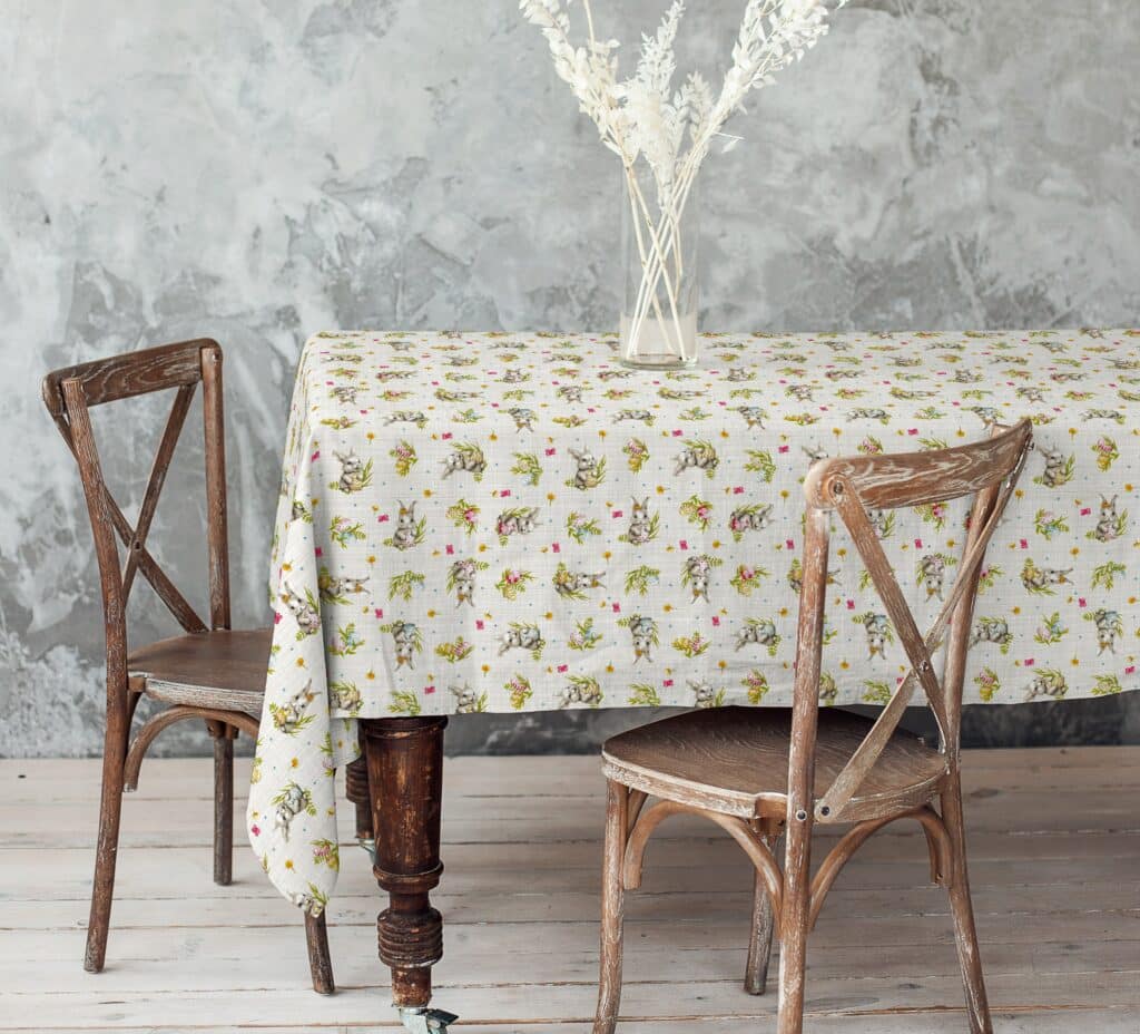 Akryl-/tekstildug, Lys hørlook med påskehare og påskeæg, 140 cm fra textilogvoksdug.dk