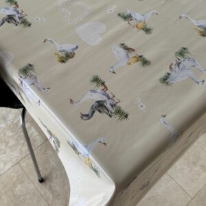 Voksdug med gæs 140 cm fra textilogvoksdug.dk