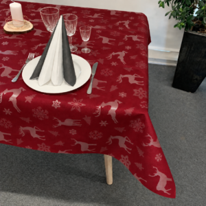 Damask juletekstildug Rød med rensdyr i sølv og antiskrid fra textilogvoksdug.dk